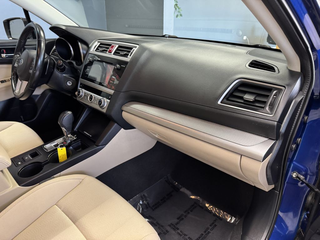 2016 Subaru Legacy Image 17
