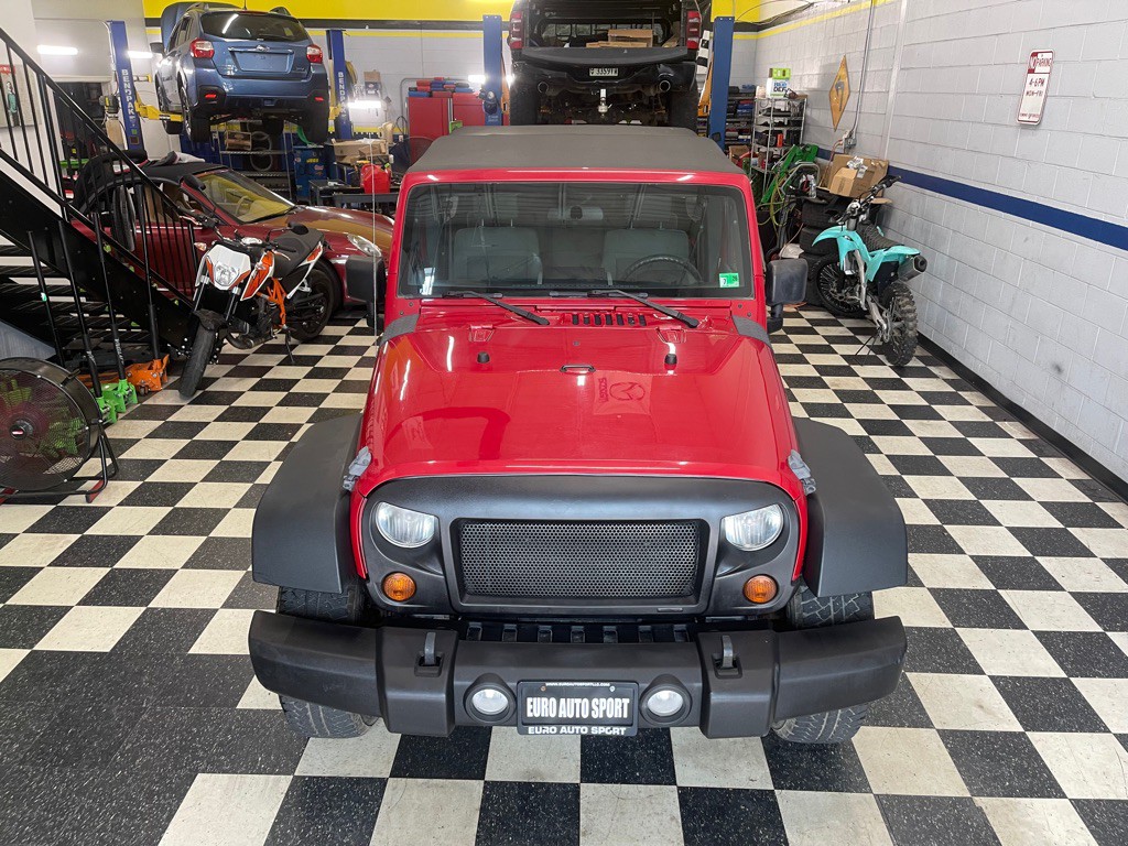 2010 Jeep Wrangler Unlimited Image 2