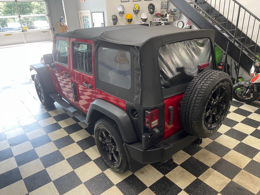 2010 Jeep Wrangler Unlimited Image 8