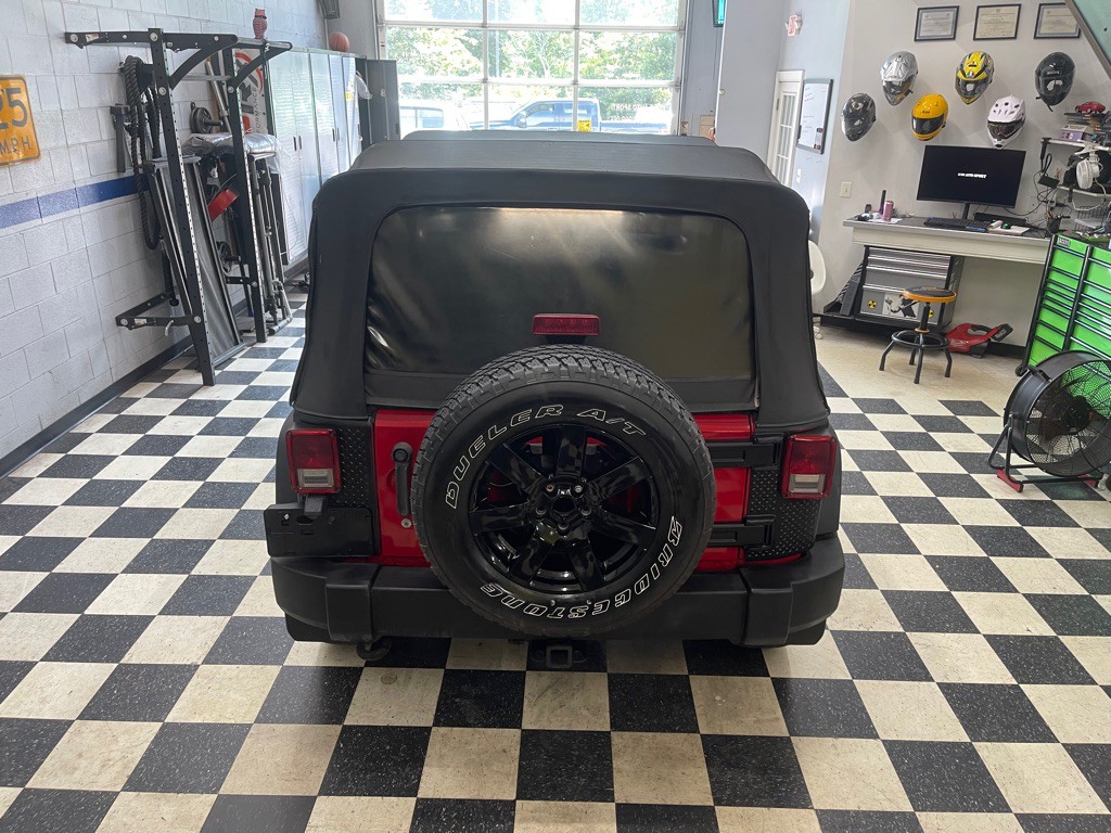 2010 Jeep Wrangler Unlimited Image 11
