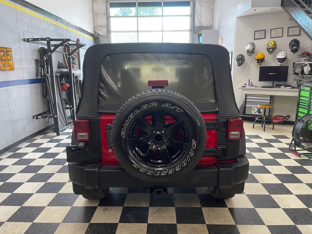 2010 Jeep Wrangler Unlimited Image 12