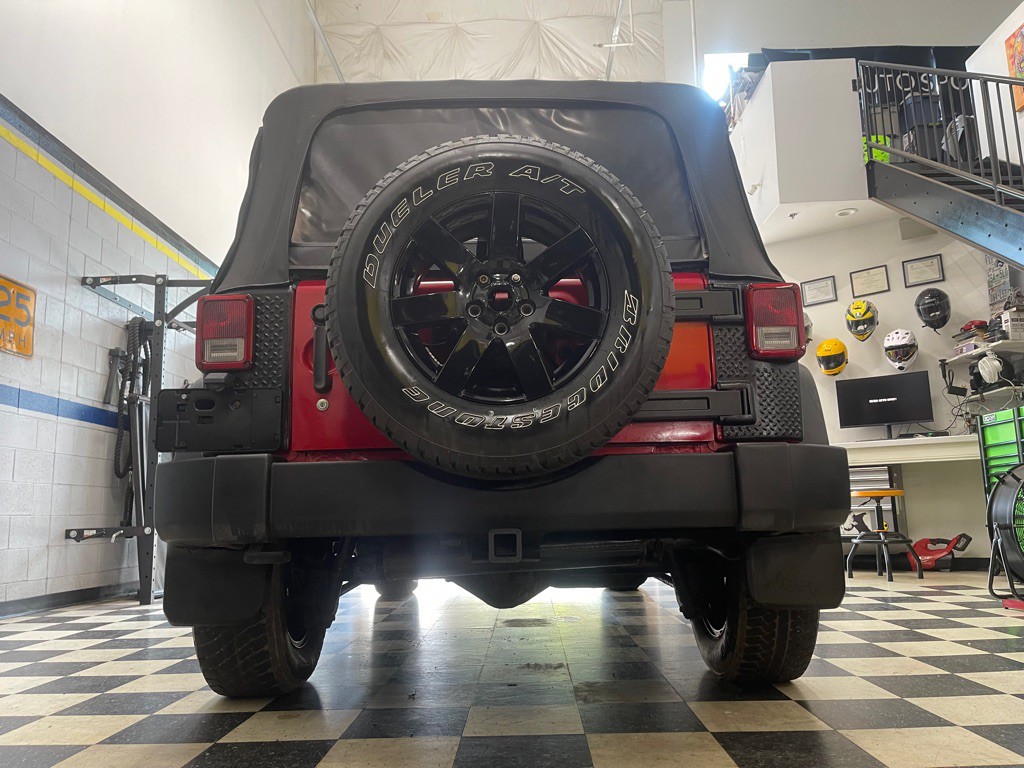 2010 Jeep Wrangler Unlimited Image 13