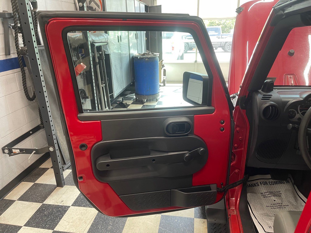 2010 Jeep Wrangler Unlimited Image 24