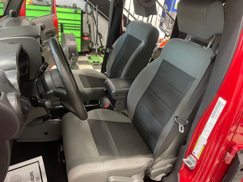 2010 Jeep Wrangler Unlimited Image 27