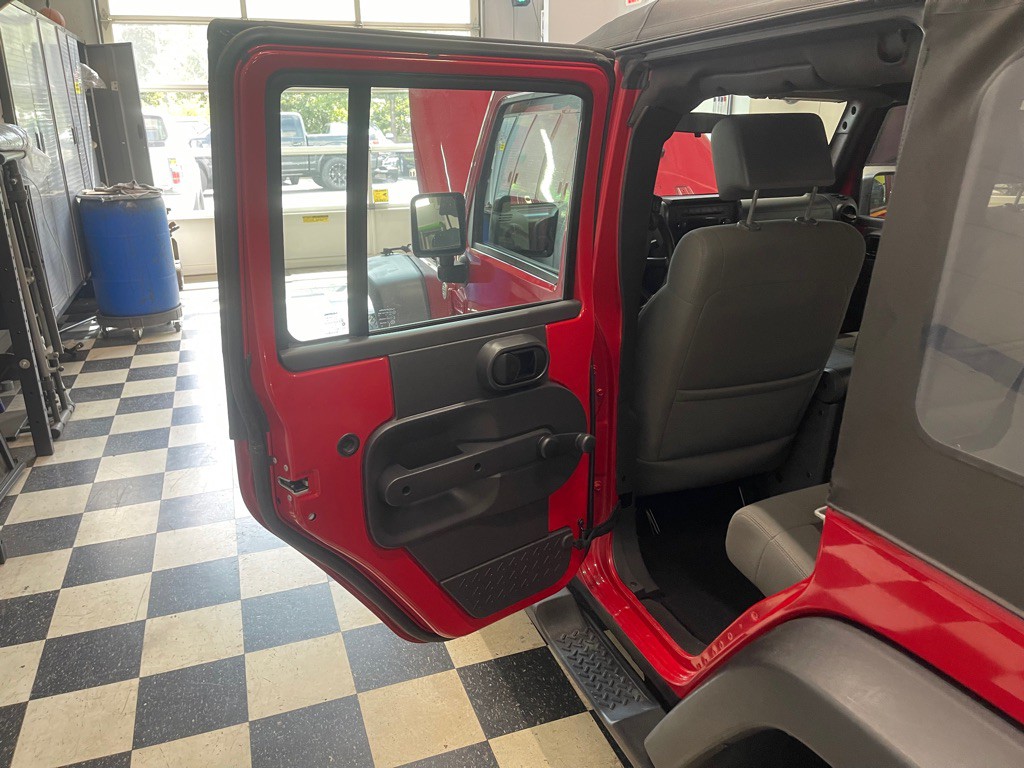 2010 Jeep Wrangler Unlimited Image 48