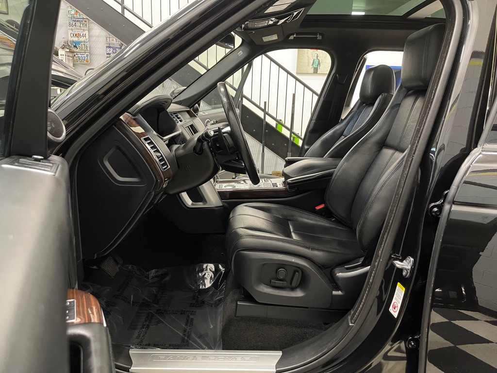 2016 Land Rover Range Rover Image 25