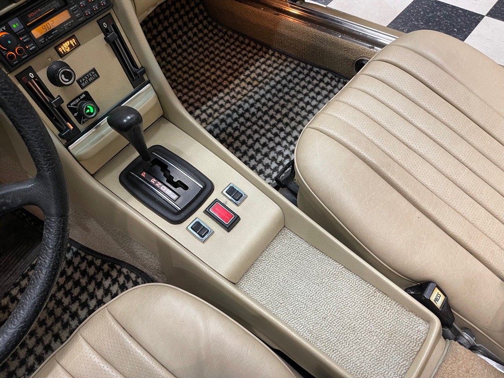 1973 Mercedes-Benz 420-Class Image 26