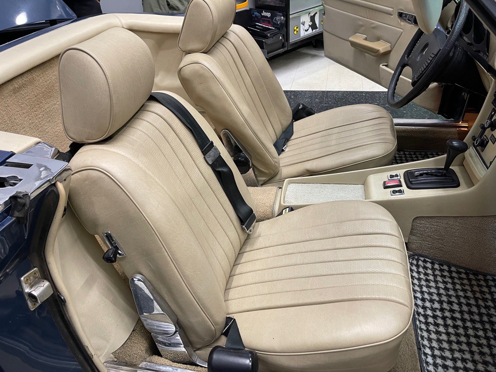 1973 Mercedes-Benz 420-Class Image 32
