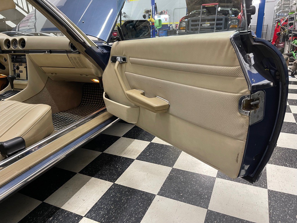 1973 Mercedes-Benz 420-Class Image 34