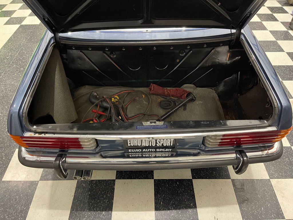 1973 Mercedes-Benz 420-Class Image 35