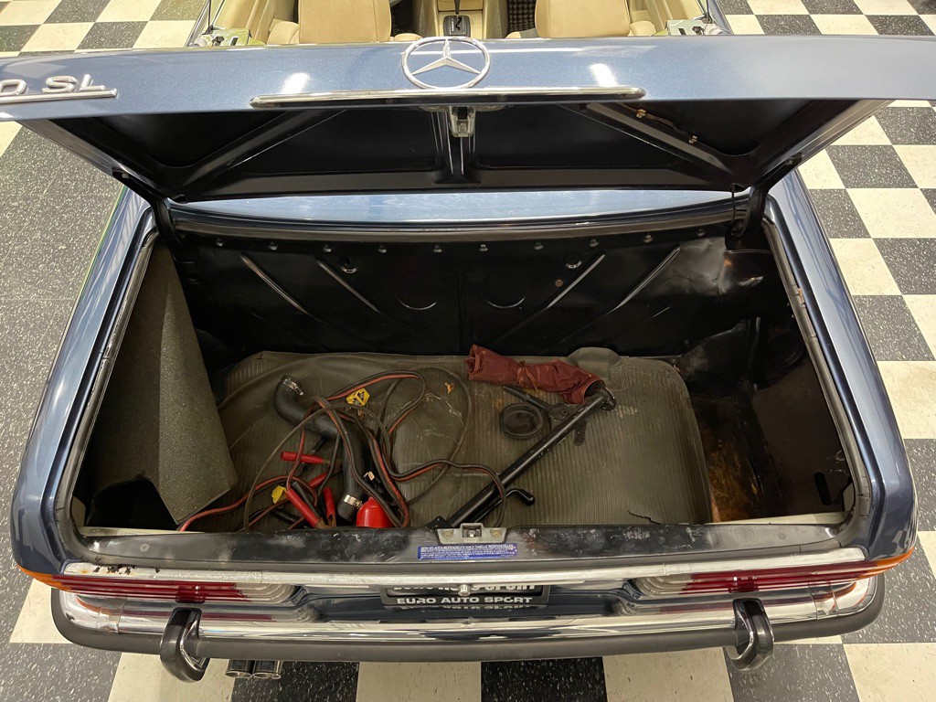 1973 Mercedes-Benz 420-Class Image 36