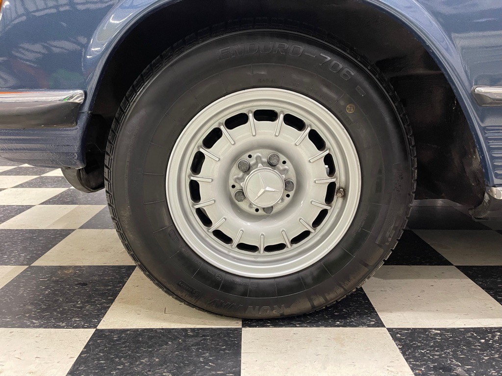 1973 Mercedes-Benz 420-Class Image 44