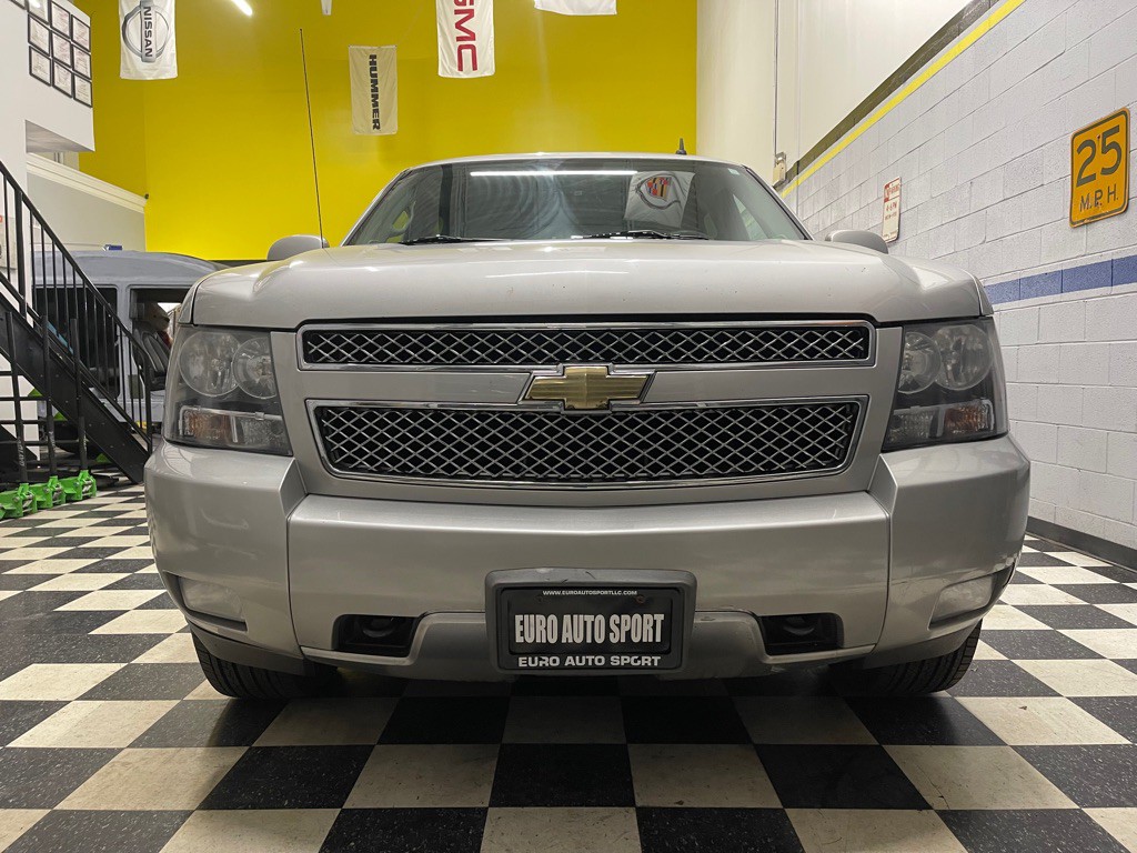 2010 Chevrolet Avalanche Image 2