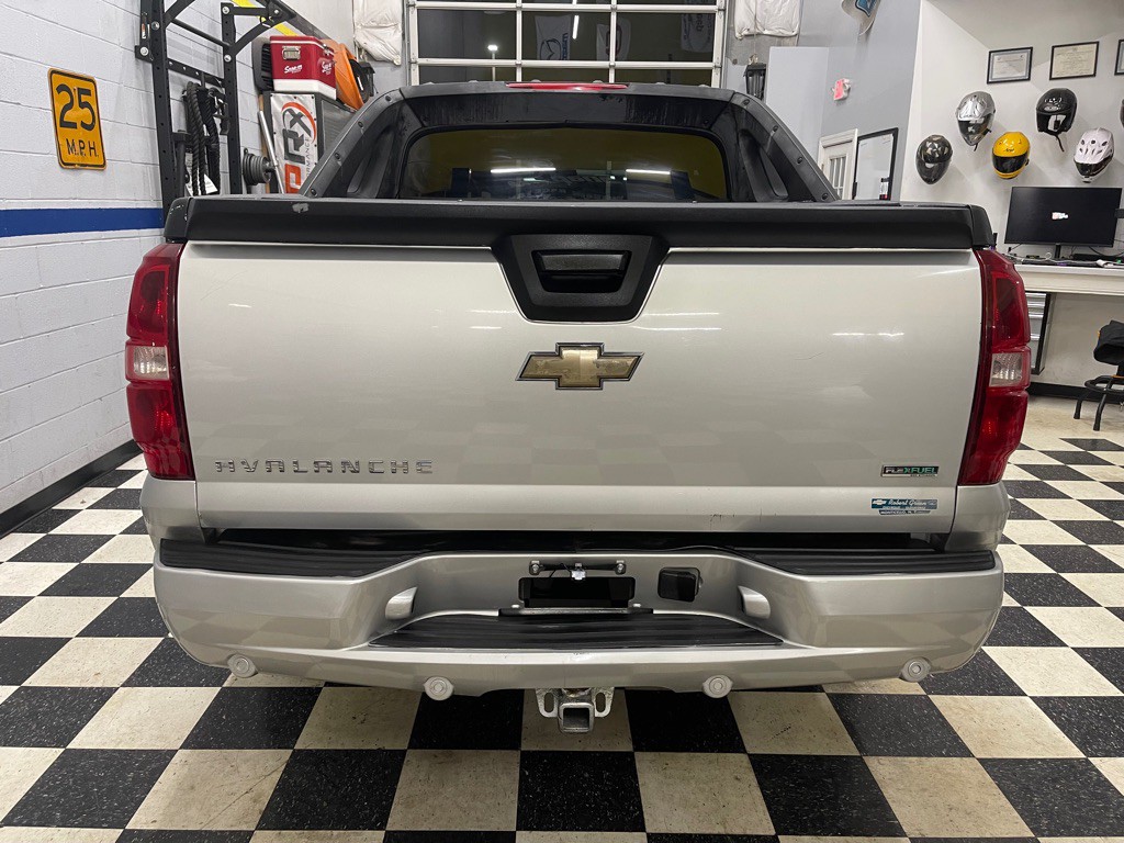2010 Chevrolet Avalanche Image 9