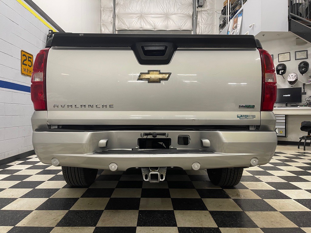 2010 Chevrolet Avalanche Image 10