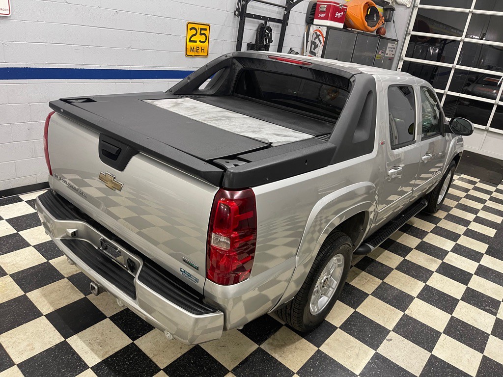 2010 Chevrolet Avalanche Image 11