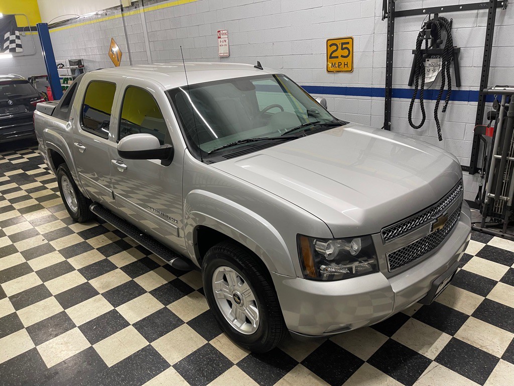 2010 Chevrolet Avalanche Image 15