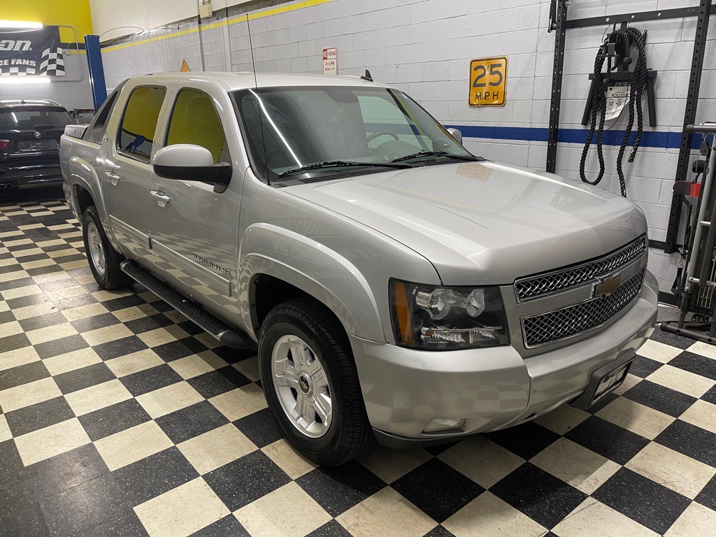 2010 Chevrolet Avalanche Image 16