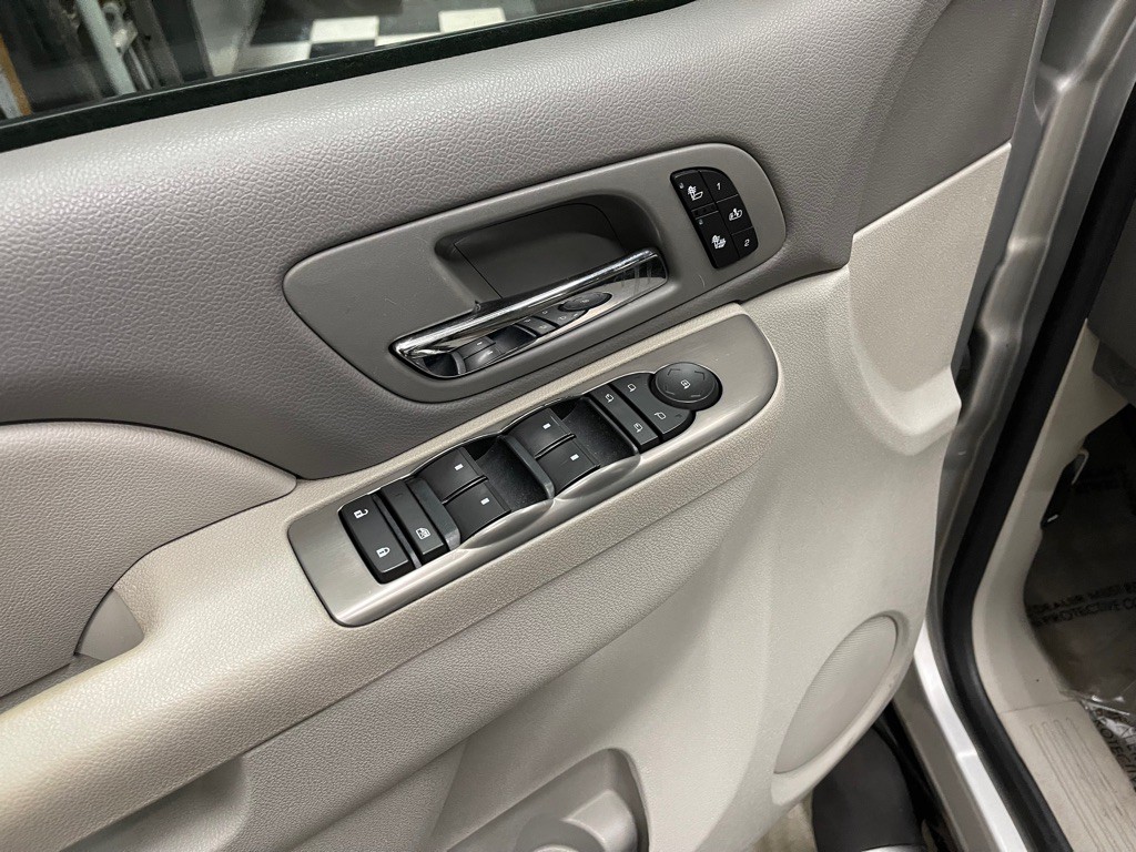 2010 Chevrolet Avalanche Image 23