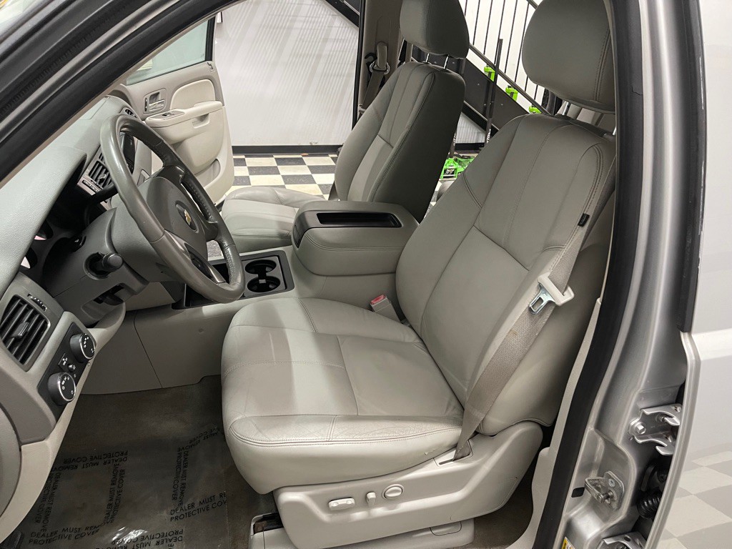 2010 Chevrolet Avalanche Image 25