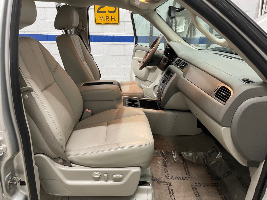 2010 Chevrolet Avalanche Image 39