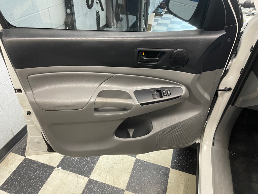 2012 Toyota Tacoma Image 25