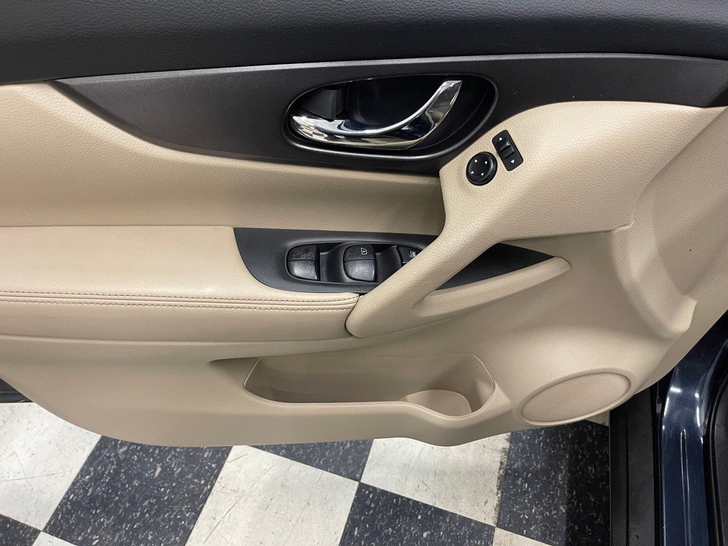 2016 Nissan Rogue Image 22
