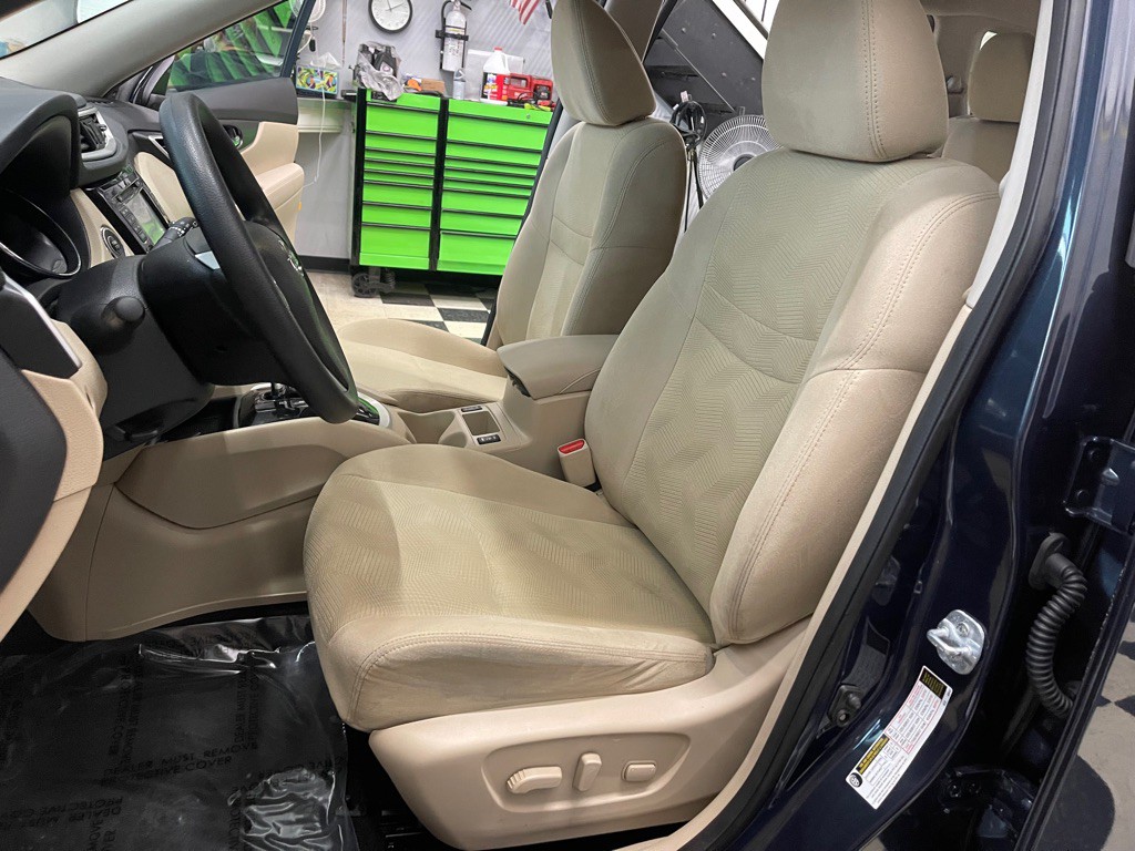 2016 Nissan Rogue Image 24