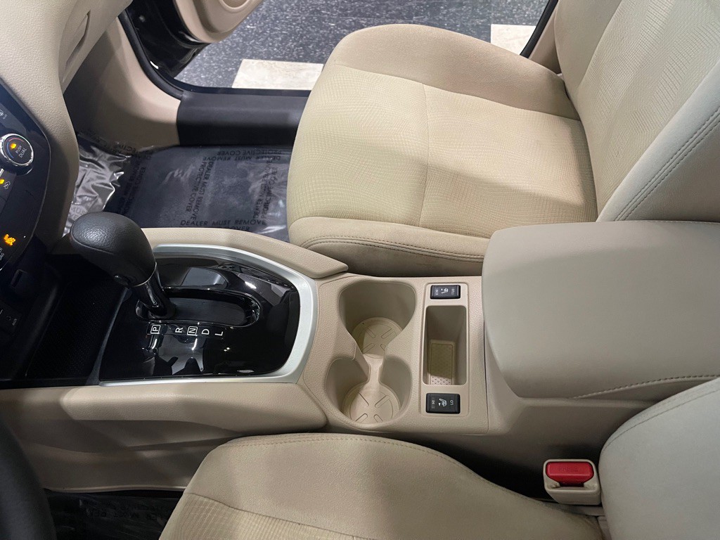 2016 Nissan Rogue Image 32
