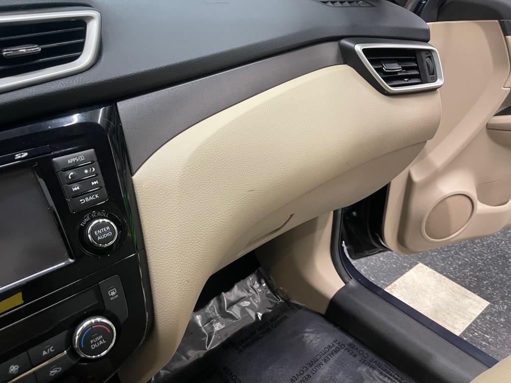 2016 Nissan Rogue Image 33