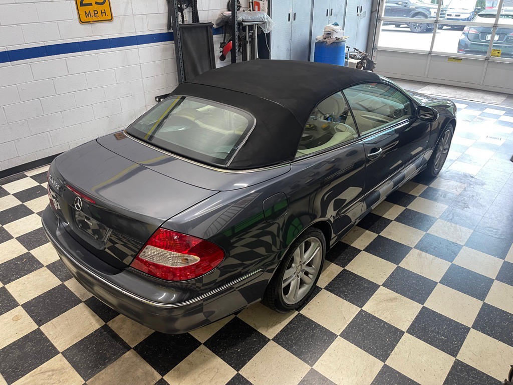 2008 Mercedes-Benz CLK-Class Image 13