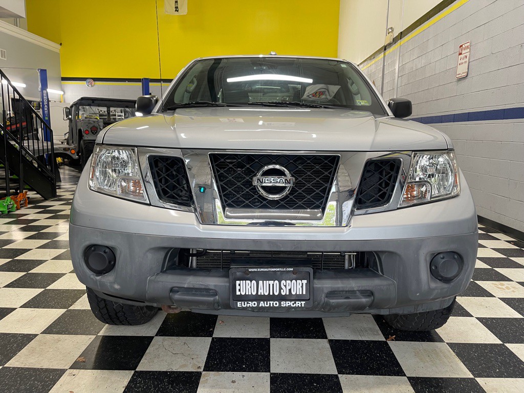2013 Nissan Frontier Image 2