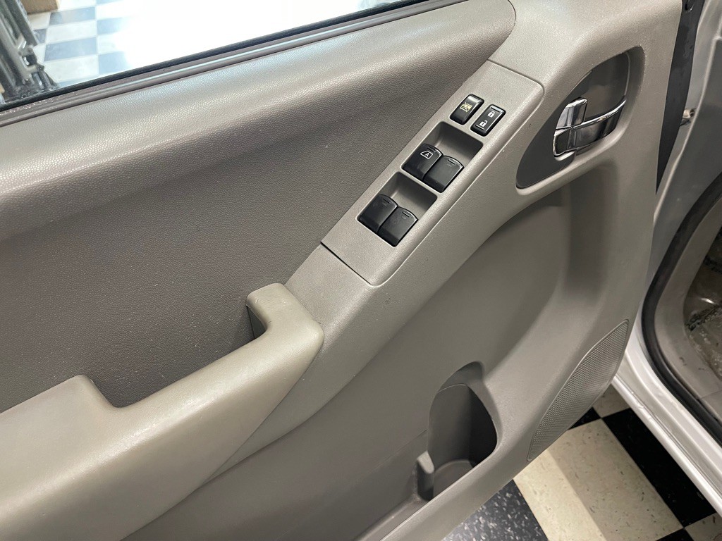2013 Nissan Frontier Image 22