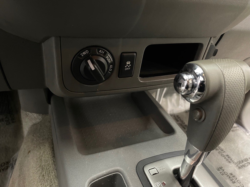2013 Nissan Frontier Image 32