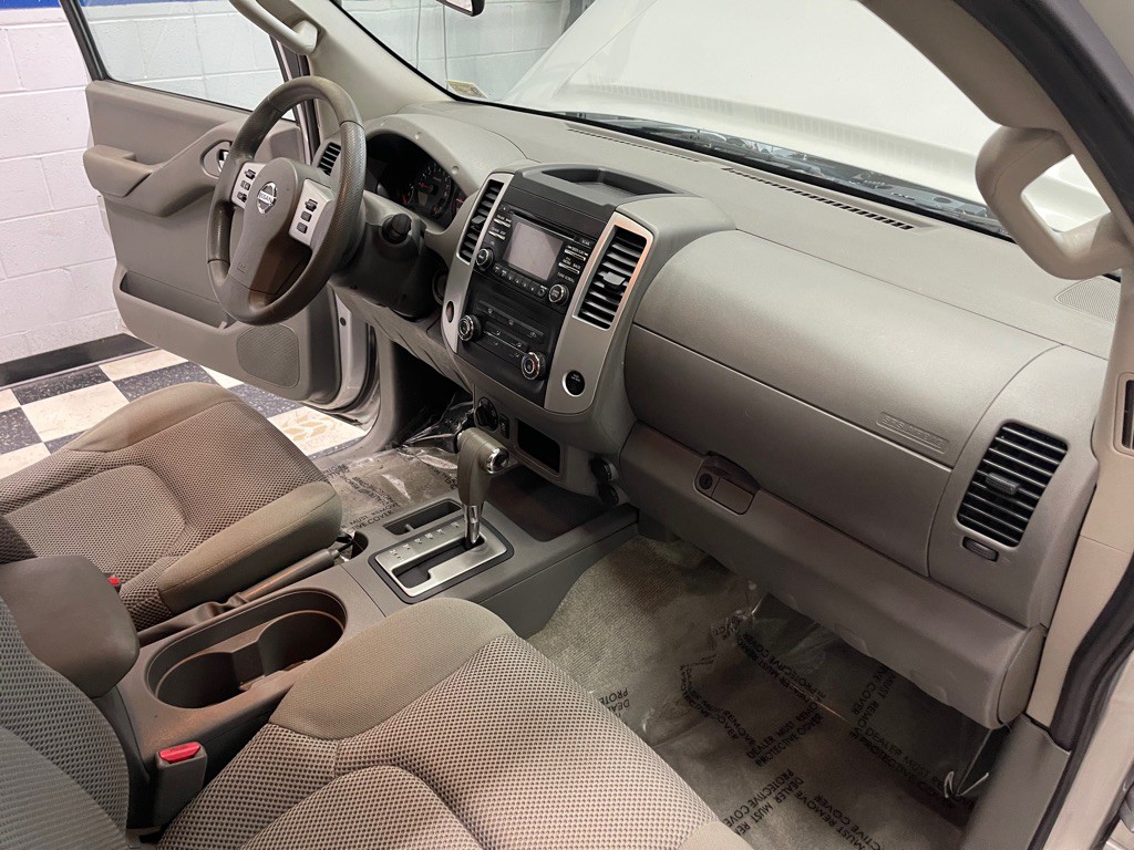 2013 Nissan Frontier Image 37