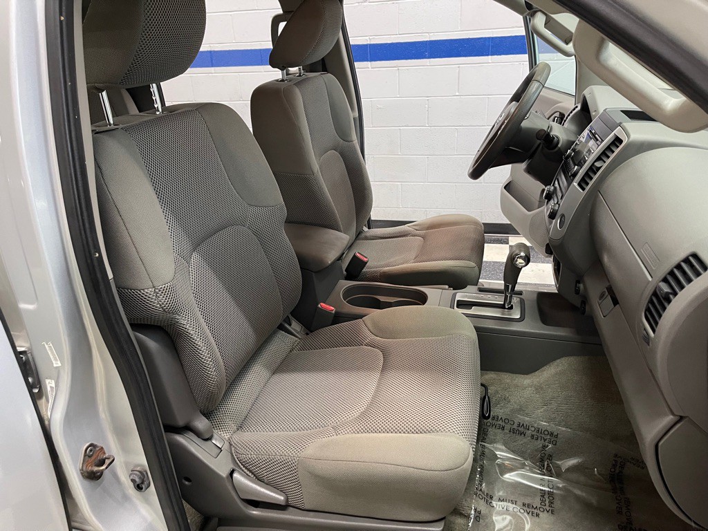 2013 Nissan Frontier Image 38