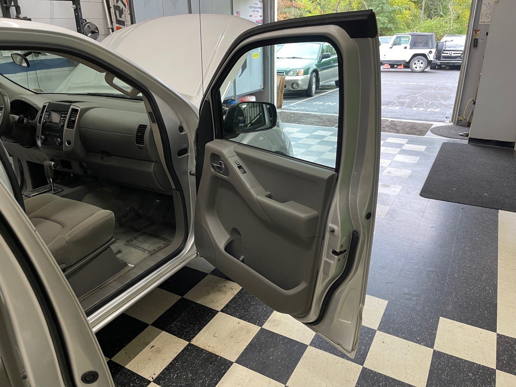 2013 Nissan Frontier Image 40