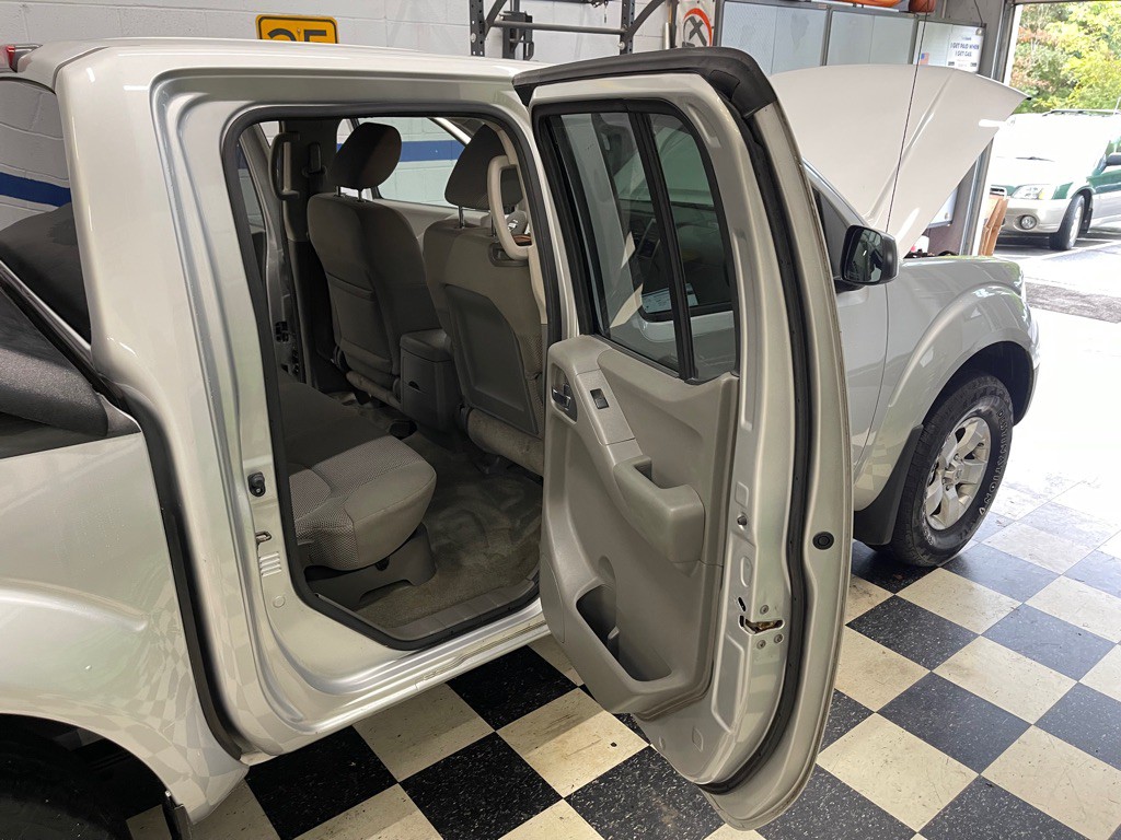 2013 Nissan Frontier Image 41