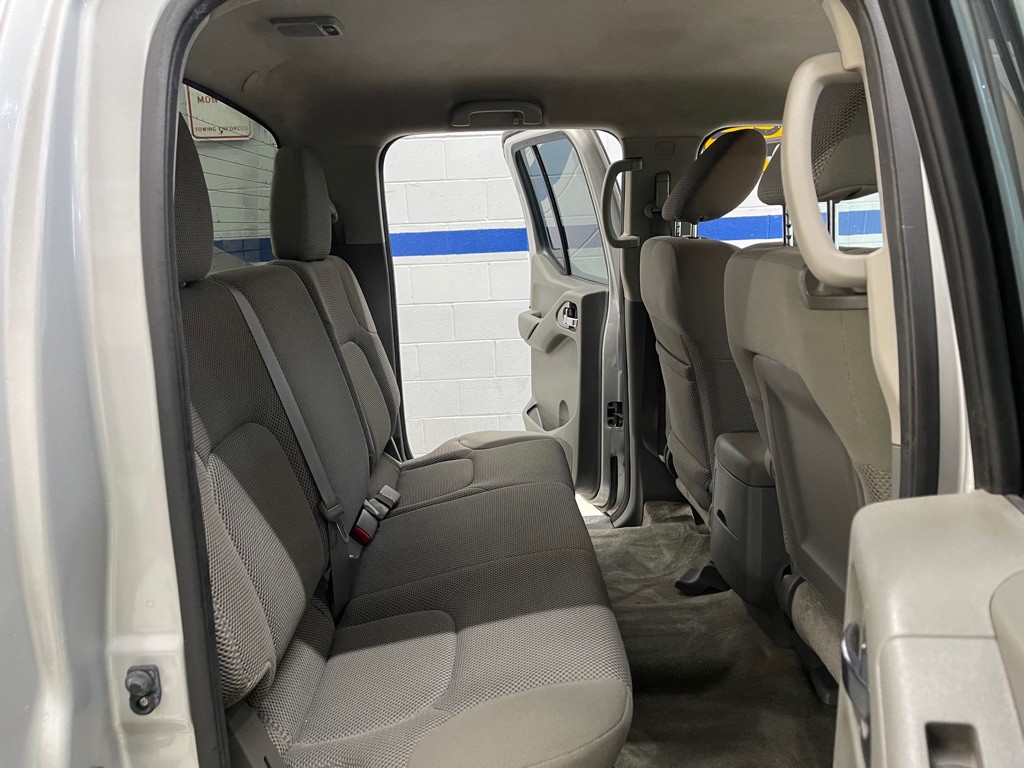 2013 Nissan Frontier Image 42