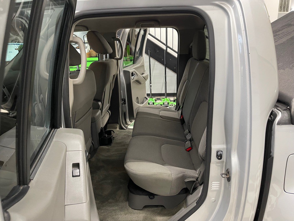 2013 Nissan Frontier Image 44