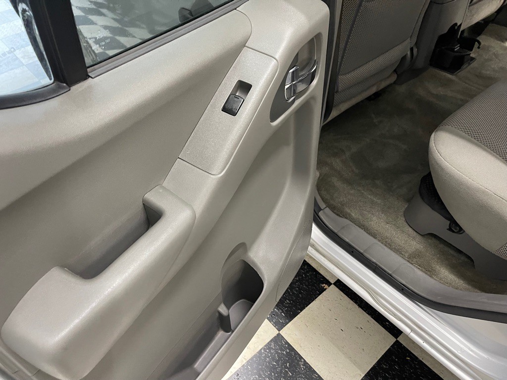 2013 Nissan Frontier Image 47