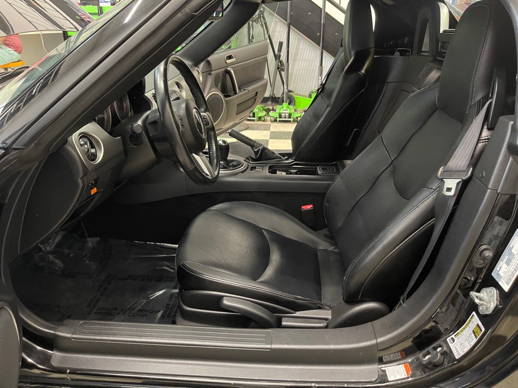 2011 Mazda MX-5 Miata Image 24