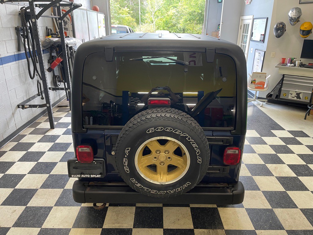 2004 Jeep Wrangler Image 10
