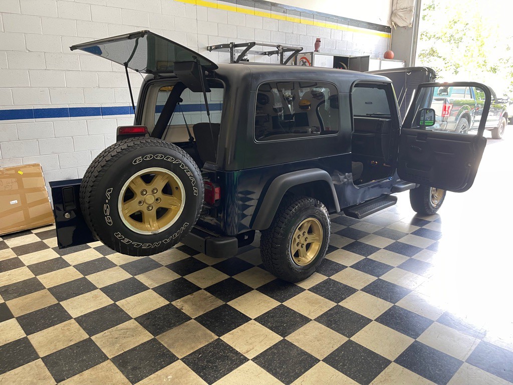 2004 Jeep Wrangler Image 20