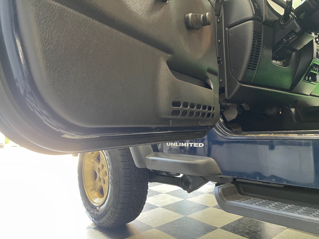 2004 Jeep Wrangler Image 24