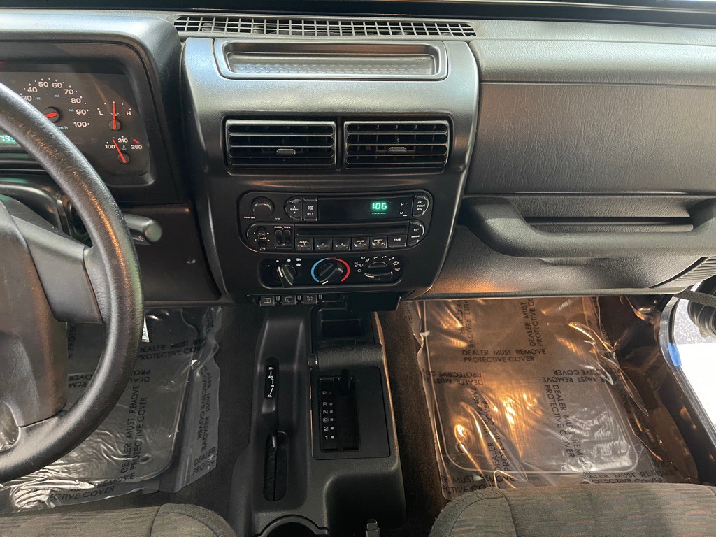 2004 Jeep Wrangler Image 31