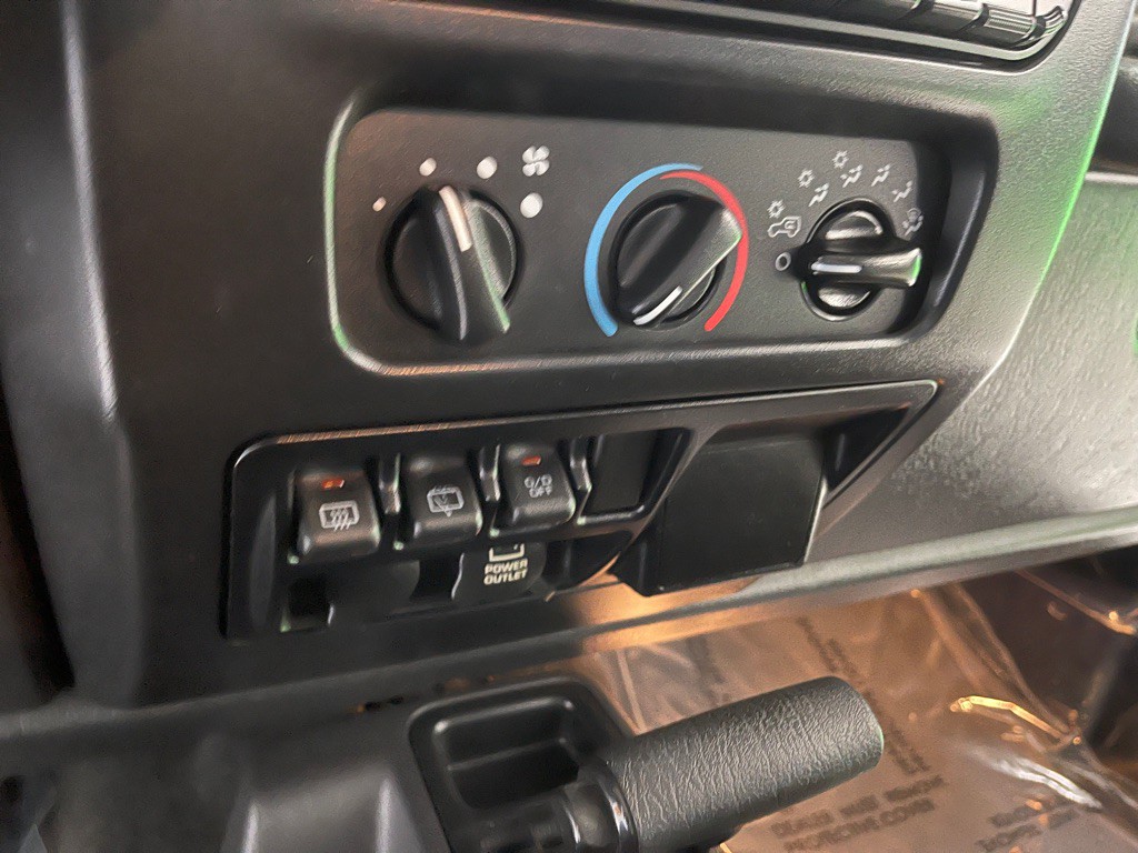 2004 Jeep Wrangler Image 33