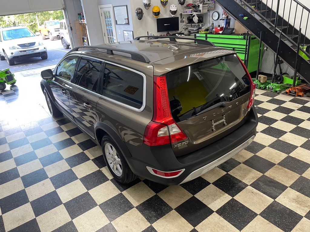 2013 Volvo XC70 Image 6