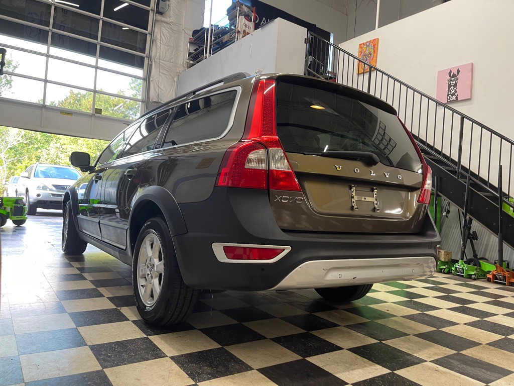 2013 Volvo XC70 Image 8