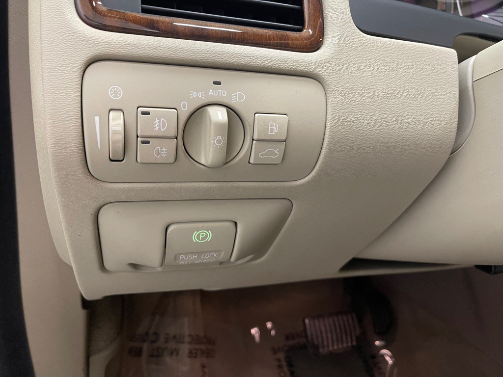 2013 Volvo XC70 Image 25